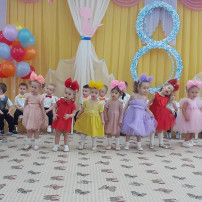 С праздником, мамы и бабушки! С праздником, мамы и бабушки!.