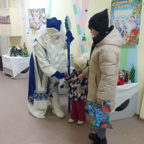 Открываем новогодние двери Открываем новогодние двери.
